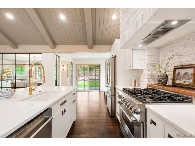 8024 S Oneida Ct, Centennial, CO 80112