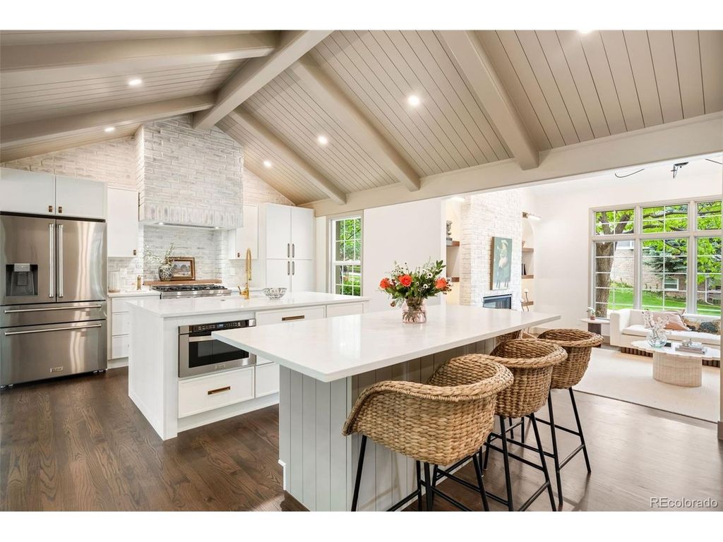 8024 S Oneida Ct, Centennial, CO 80112