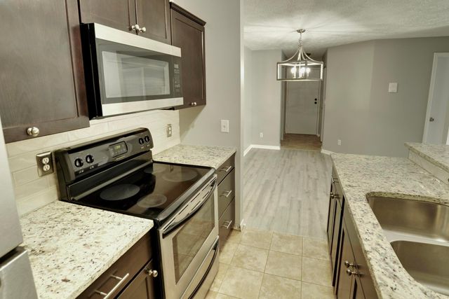 14 Woodland Hills Drive, 5, Southgate, KY 41071