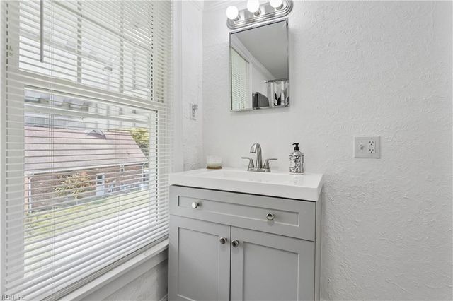 121 Old Railway RD, Yorktown, VA 23692