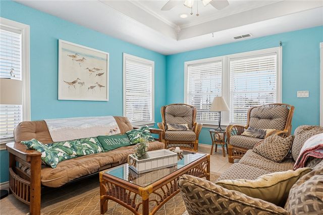 908 S Live Oak St, Rockport, TX 78382