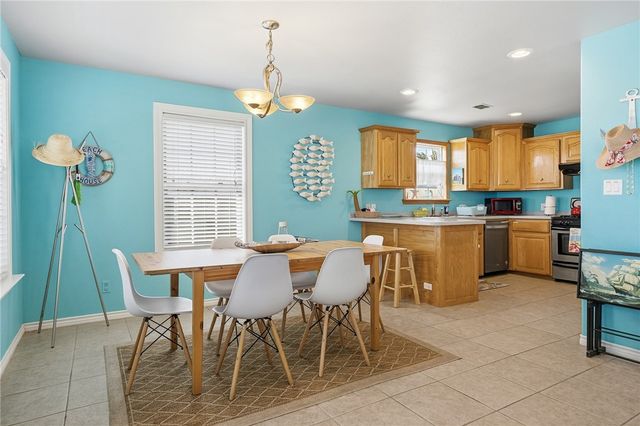 908 S Live Oak St, Rockport, TX 78382