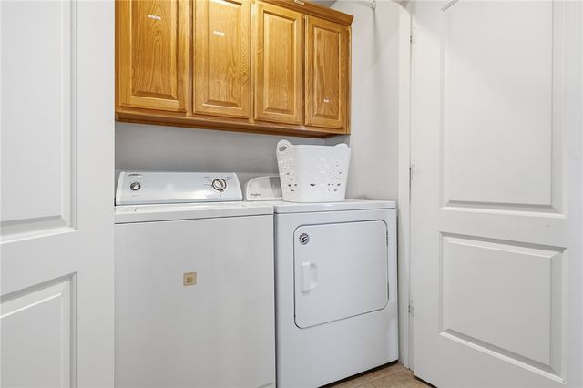 908 S Live Oak St, Rockport, TX 78382