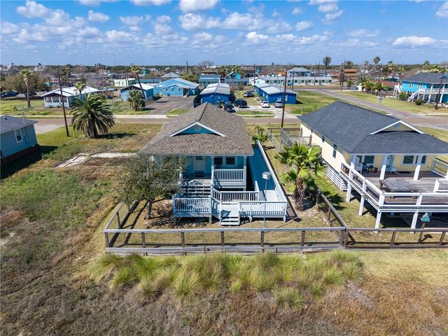 908 S Live Oak St, Rockport, TX 78382