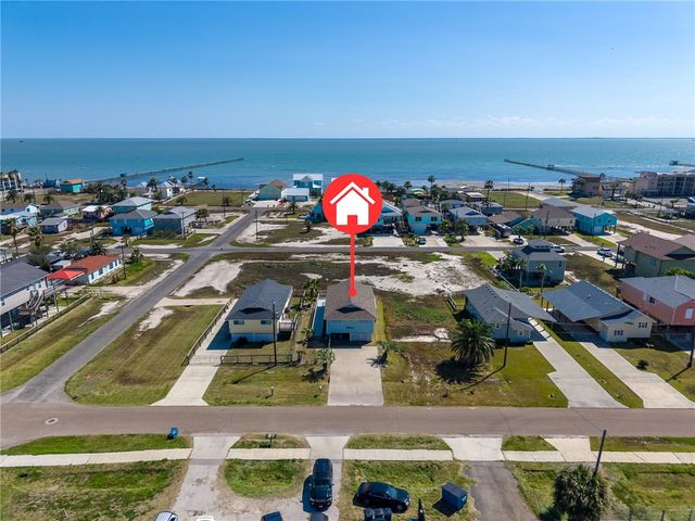 908 S Live Oak St, Rockport, TX 78382