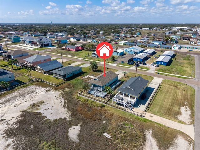 908 S Live Oak St, Rockport, TX 78382