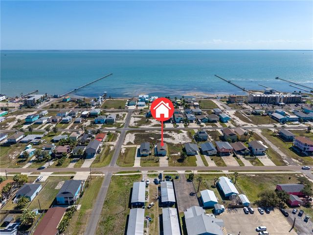 908 S Live Oak St, Rockport, TX 78382