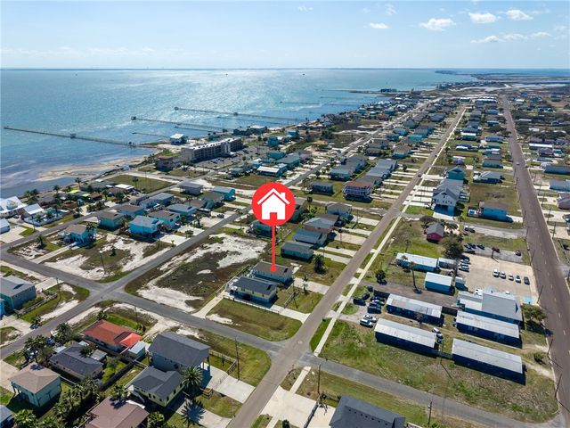 908 S Live Oak St, Rockport, TX 78382