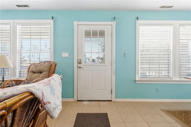 908 S Live Oak St, Rockport, TX 78382