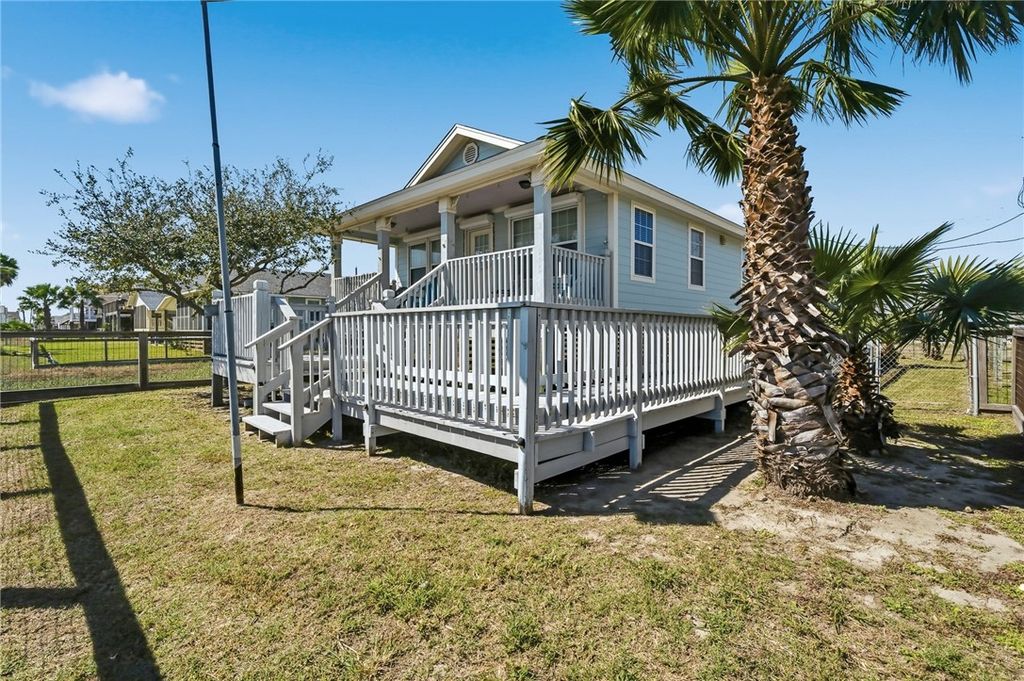 908 S Live Oak St, Rockport, TX 78382 — photo 3