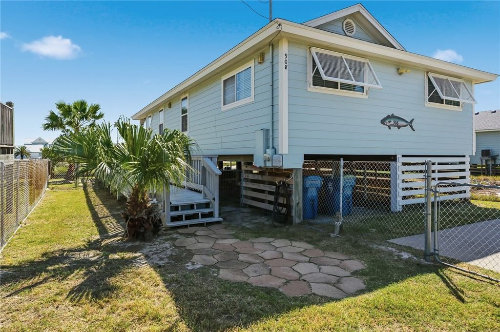 908 S Live Oak St, Rockport, TX 78382 — photo 4