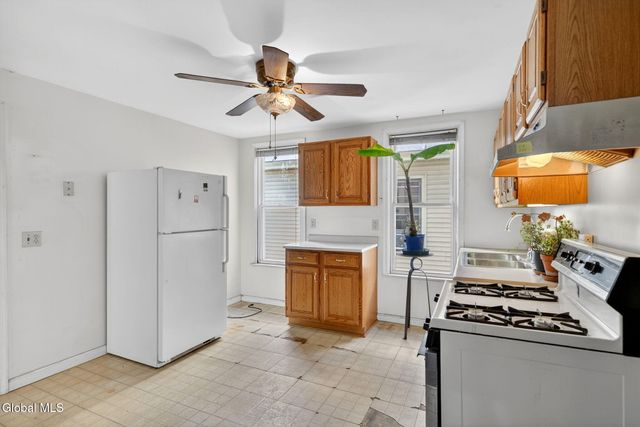 44 Elm Street, Schenectady, NY 12304