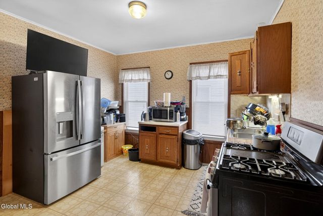 44 Elm Street, Schenectady, NY 12304