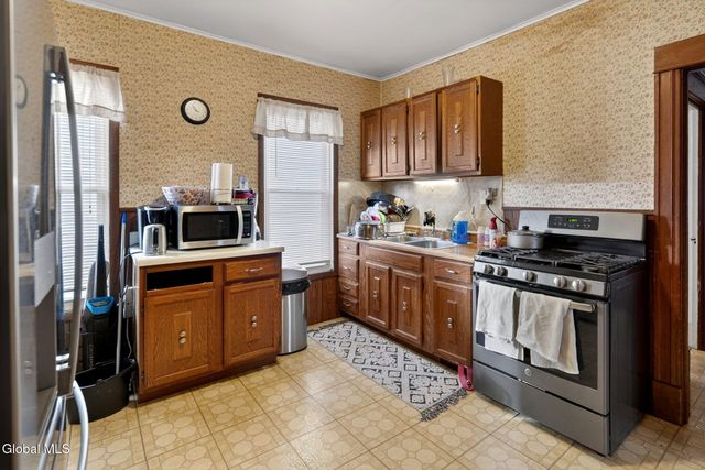 44 Elm Street, Schenectady, NY 12304