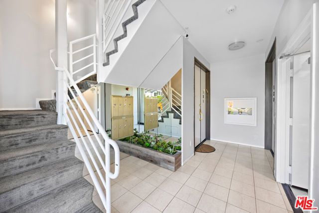 9836 Vidor Drive 1B, Los Angeles, CA 90035