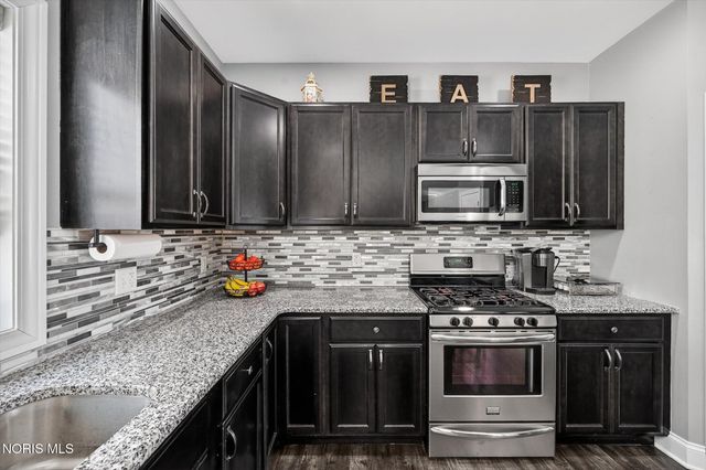 164 Hidden Village Lane, Holland, OH 43528