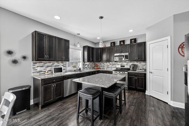 164 Hidden Village Lane, Holland, OH 43528