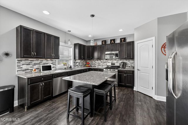 164 Hidden Village Lane, Holland, OH 43528