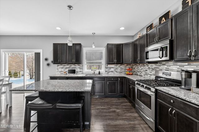 164 Hidden Village Lane, Holland, OH 43528