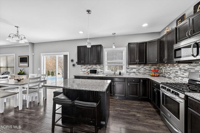 164 Hidden Village Lane, Holland, OH 43528