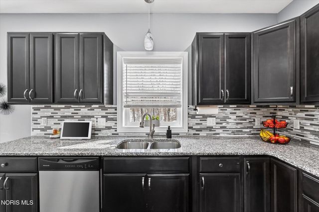 164 Hidden Village Lane, Holland, OH 43528