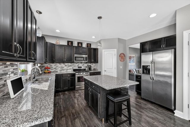 164 Hidden Village Lane, Holland, OH 43528