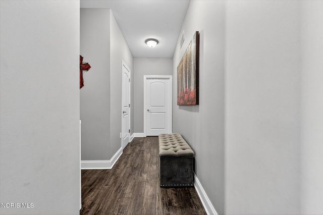 164 Hidden Village Lane, Holland, OH 43528