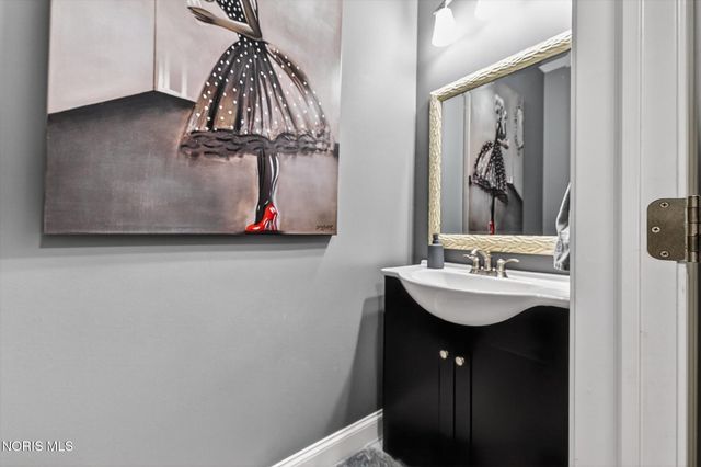 164 Hidden Village Lane, Holland, OH 43528