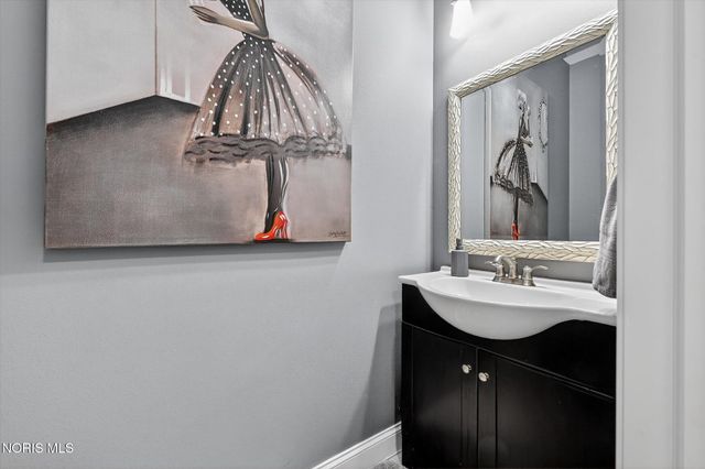 164 Hidden Village Lane, Holland, OH 43528