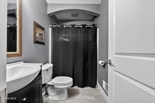 164 Hidden Village Lane, Holland, OH 43528