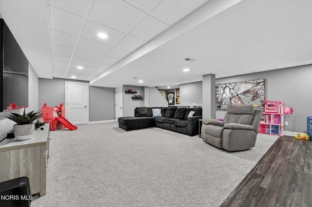 164 Hidden Village Lane, Holland, OH 43528