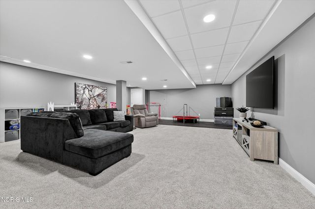 164 Hidden Village Lane, Holland, OH 43528