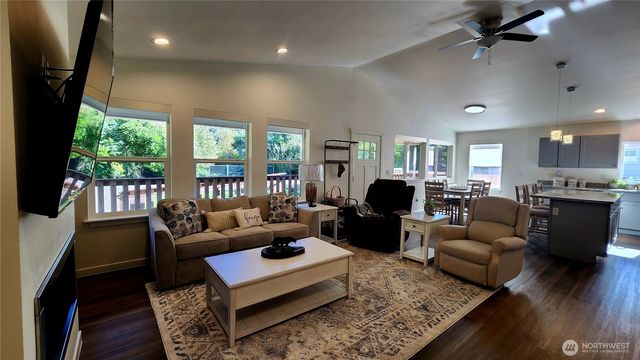 371 Centaurus Avenue SW, Ocean Shores, WA 98569