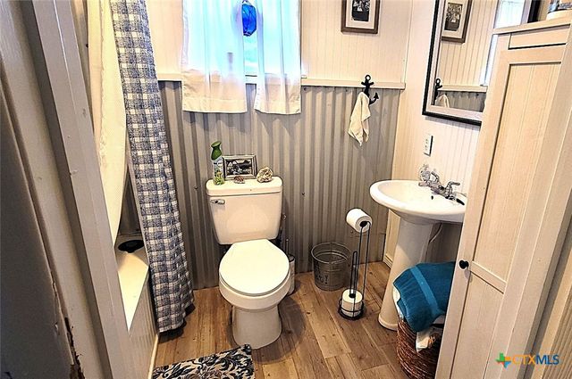 308 W Saint Louis Avenue, Seadrift, TX 77983