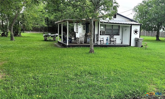 308 W Saint Louis Avenue, Seadrift, TX 77983