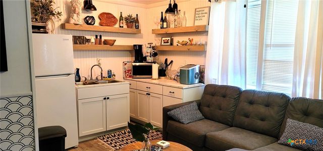 308 W Saint Louis Avenue, Seadrift, TX 77983