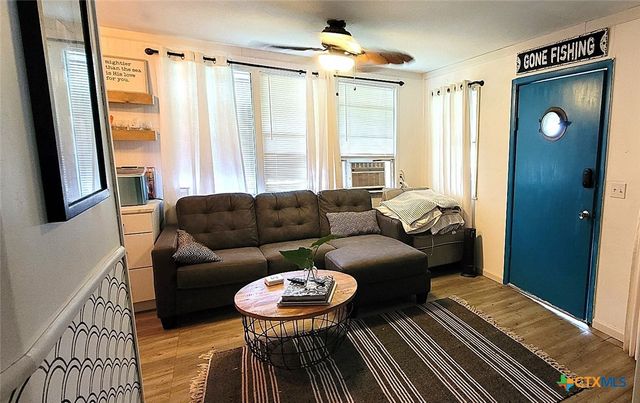 308 W Saint Louis Avenue, Seadrift, TX 77983