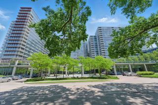 9715 Woods Drive 805, Skokie, IL 60077