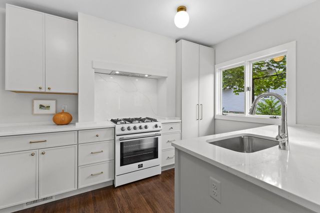 2334 Doswell Avenue, Saint Paul, MN 55108