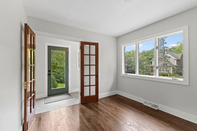 2334 Doswell Avenue, Saint Paul, MN 55108