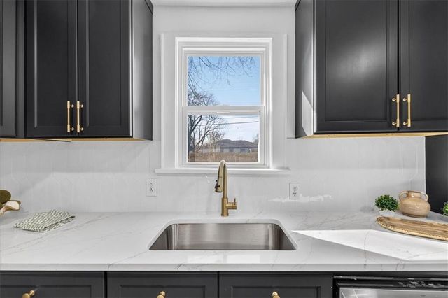 121 N Blake Street, Olathe, KS 66061