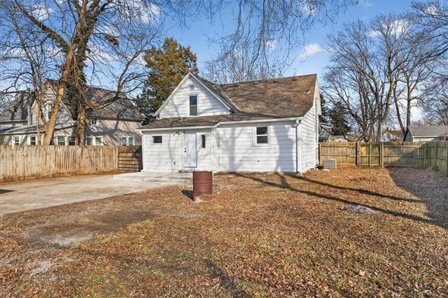 121 N Blake Street, Olathe, KS 66061