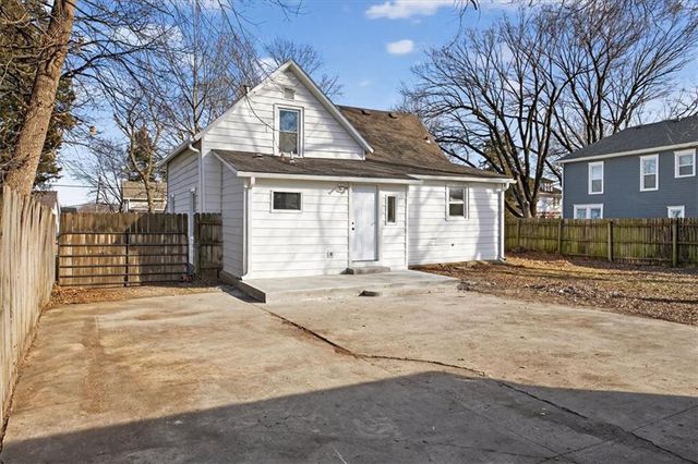 121 N Blake Street, Olathe, KS 66061