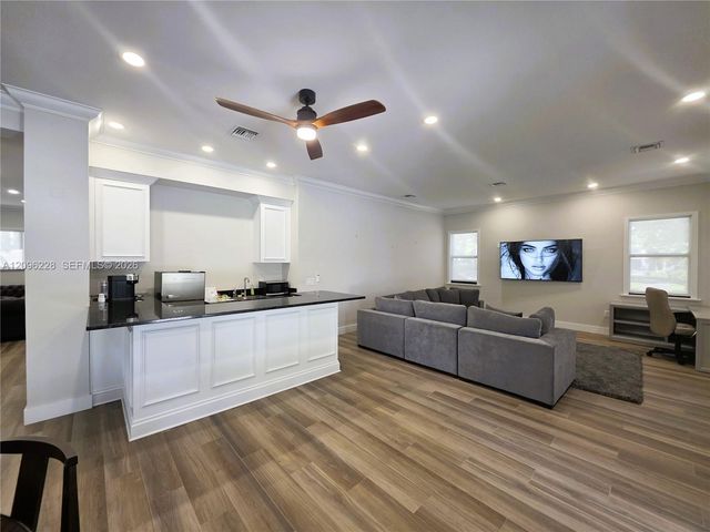 2600 S University Drive 321, Davie, FL 33328