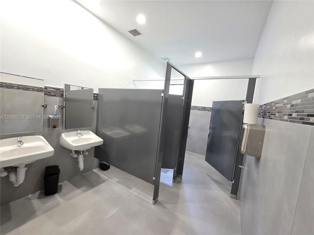 2600 S University Drive 321, Davie, FL 33328