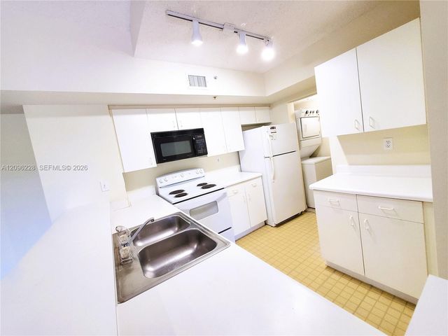 2600 S University Drive 321, Davie, FL 33328
