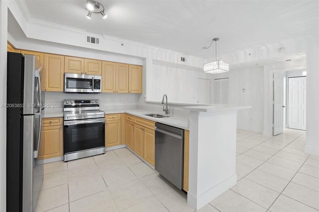 6831 SW 44th Street 205, Miami, FL 33155