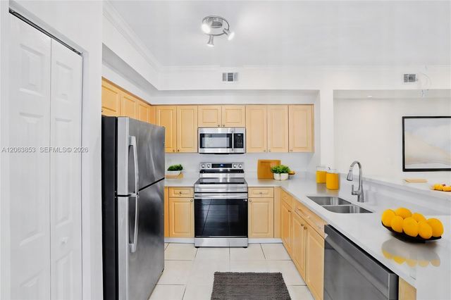 6831 SW 44th Street 205, Miami, FL 33155