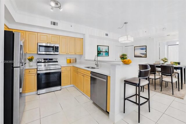 6831 SW 44th Street 205, Miami, FL 33155