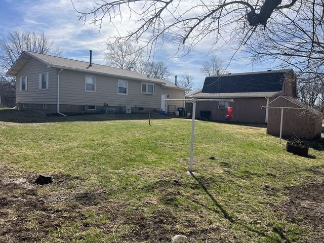 505 N Maple Street, Cleveland, IL 61241